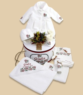 Set traditional fete model Giulia cu lumanare, cutie si rochita 