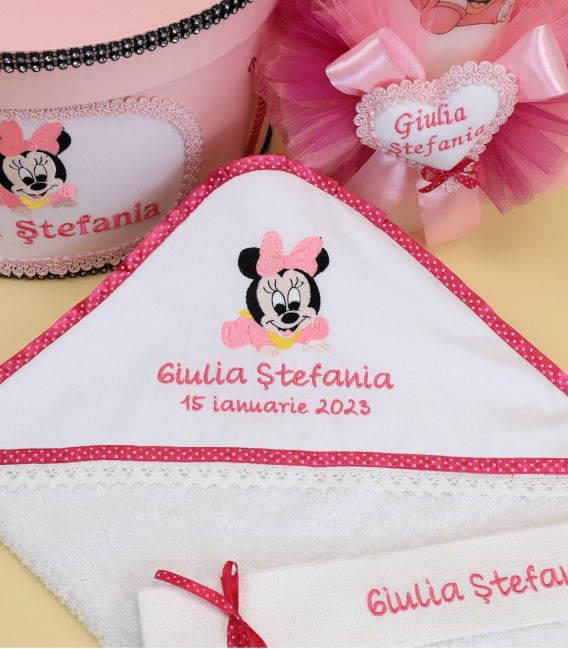 Trusou botez personalizat cu lumanare si cutie rotunda baby minnie mouse